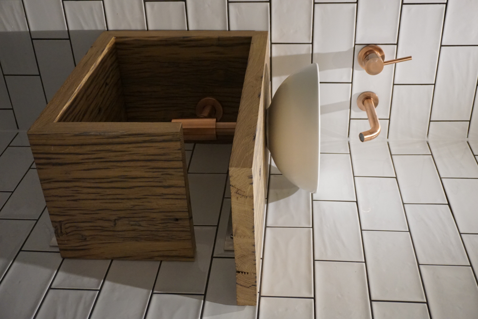 Zwevend eiken toiletmeubel
